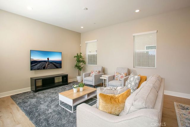 233 Follyhatch, Irvine, CA 92618