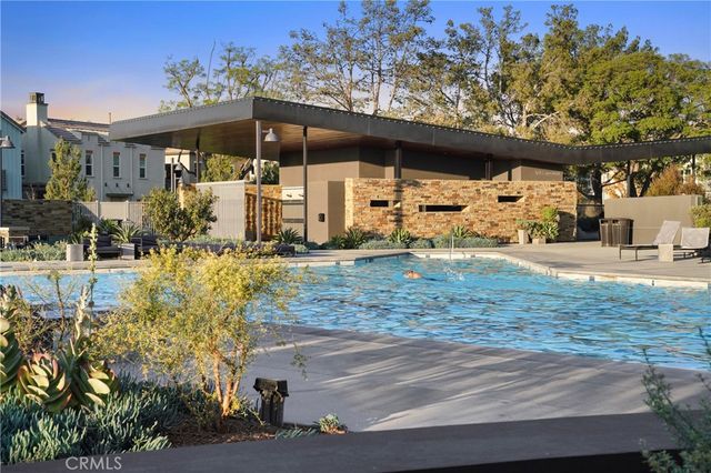 233 Follyhatch, Irvine, CA 92618
