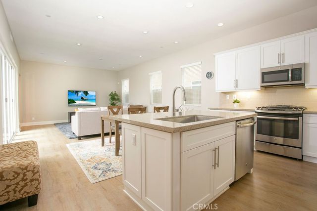 233 Follyhatch, Irvine, CA 92618