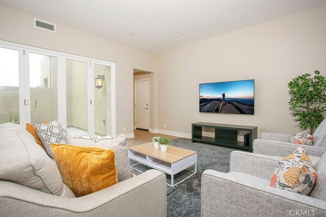 233 Follyhatch, Irvine, CA 92618
