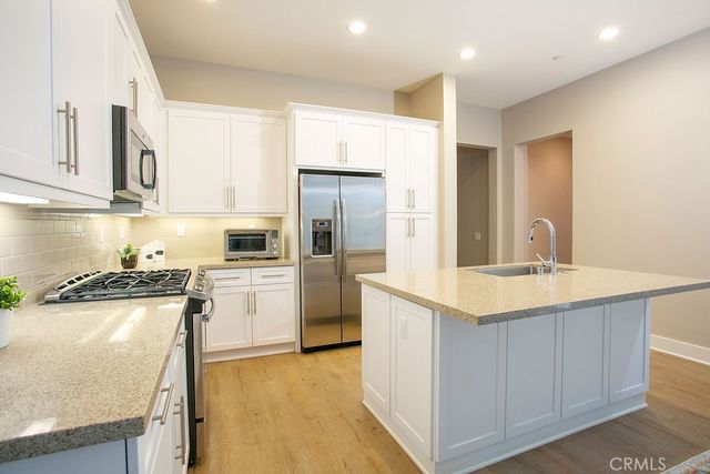 233 Follyhatch, Irvine, CA 92618