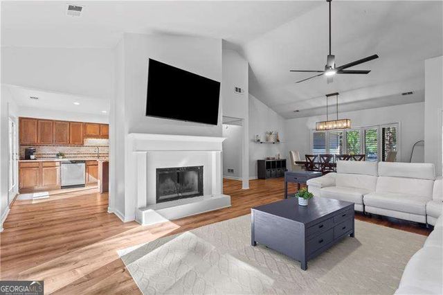 245 E Creek Circle, Roswell, GA 30076