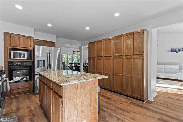 245 E Creek Circle, Roswell, GA 30076