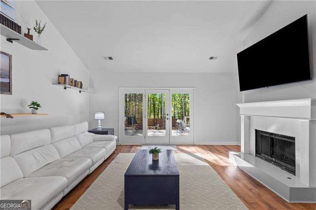 245 E Creek Circle, Roswell, GA 30076