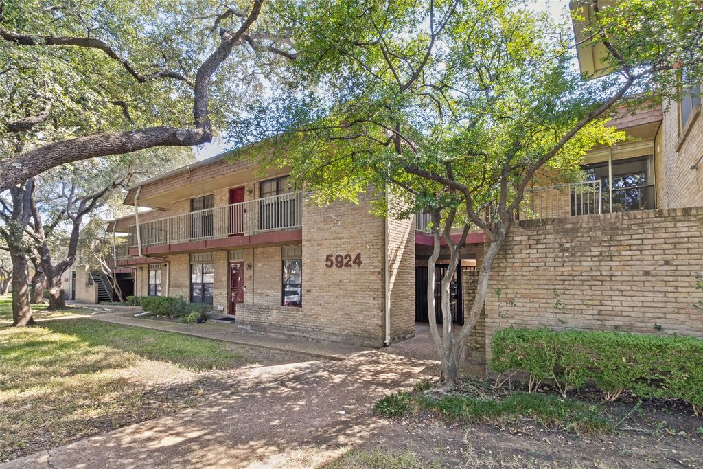 5924 Birchbrook Drive 203, Dallas, TX 75206
