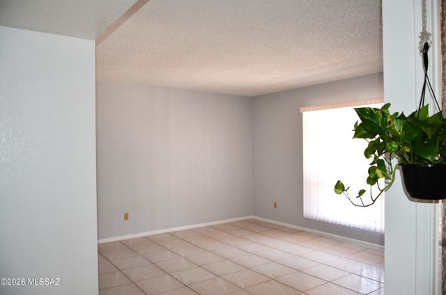 7601 E Rio Verde Drive, Tucson, AZ 85715