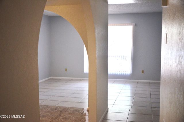 7601 E Rio Verde Drive, Tucson, AZ 85715