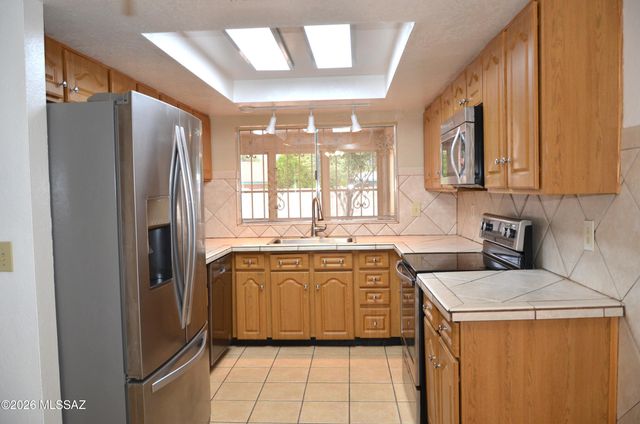7601 E Rio Verde Drive, Tucson, AZ 85715