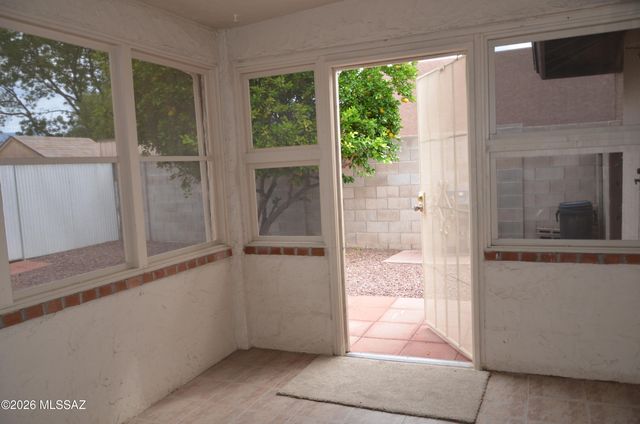 7601 E Rio Verde Drive, Tucson, AZ 85715