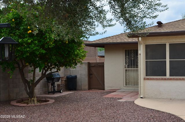 7601 E Rio Verde Drive, Tucson, AZ 85715