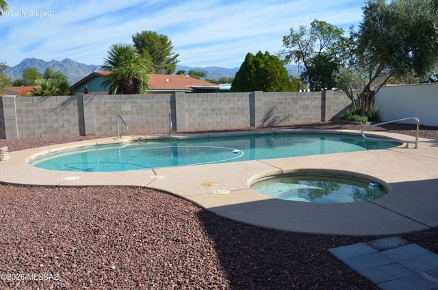 7601 E Rio Verde Drive, Tucson, AZ 85715