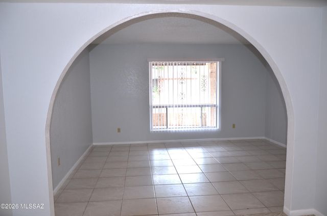 7601 E Rio Verde Drive, Tucson, AZ 85715