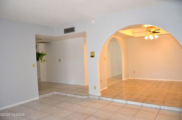 7601 E Rio Verde Drive, Tucson, AZ 85715