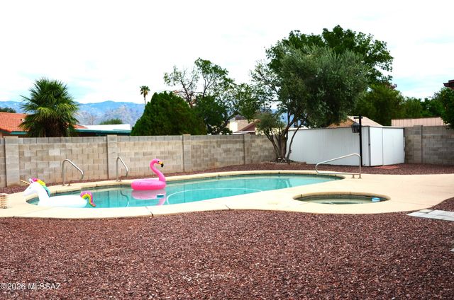 7601 E Rio Verde Drive, Tucson, AZ 85715