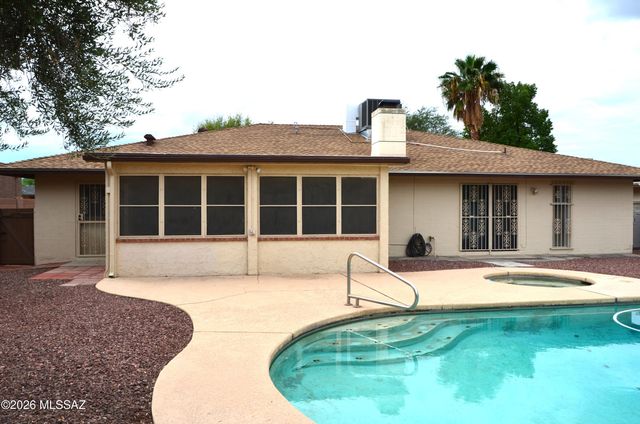 7601 E Rio Verde Drive, Tucson, AZ 85715
