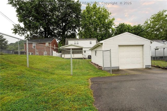 3808 Washington Avenue Se, Charleston, WV 25304