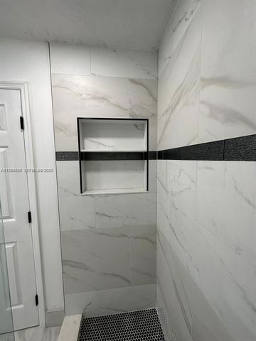 2320 SW 44th St B, Dania Beach, FL 33312