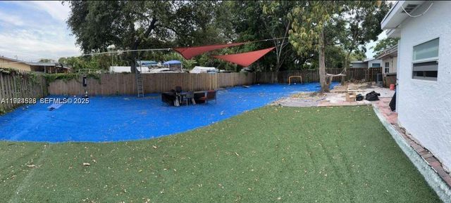 2320 SW 44th St B, Dania Beach, FL 33312