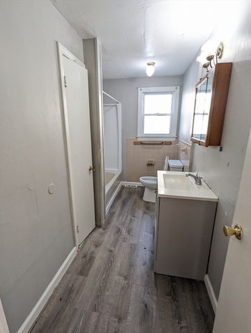 48 Acushnet Ave, Springfield, MA 01105