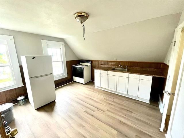 48 Acushnet Ave, Springfield, MA 01105