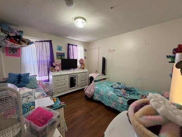 48 Acushnet Ave, Springfield, MA 01105