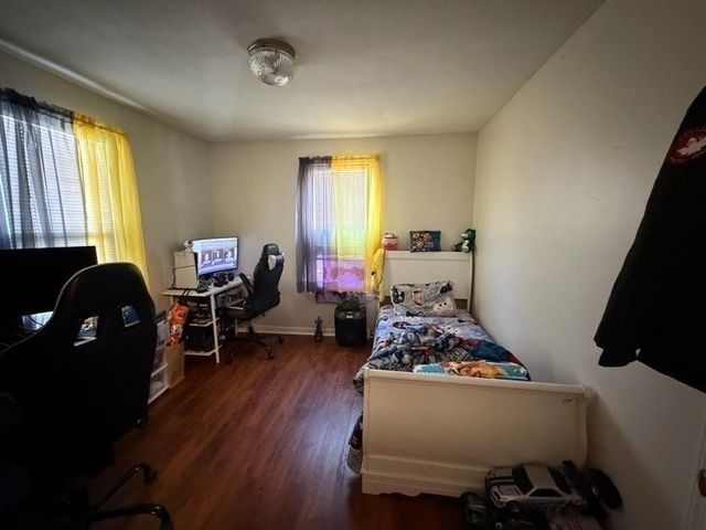 48 Acushnet Ave, Springfield, MA 01105