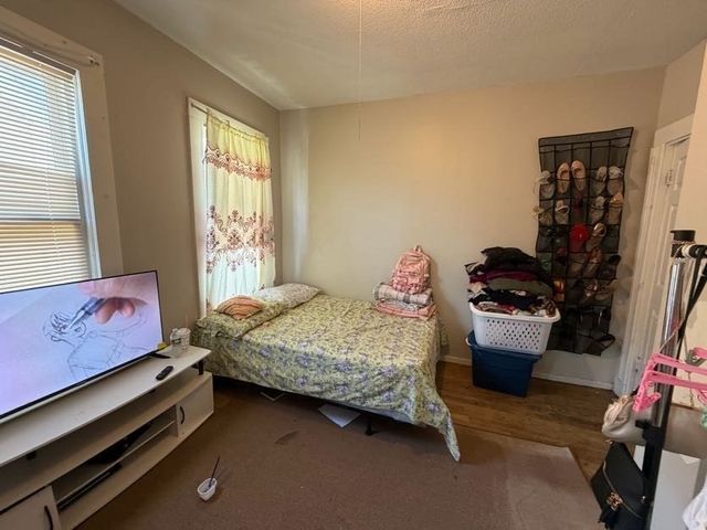 48 Acushnet Ave, Springfield, MA 01105