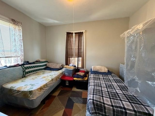 48 Acushnet Ave, Springfield, MA 01105