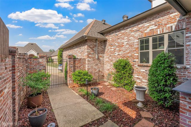 106 Vieux Carre, Bossier City, LA 71111