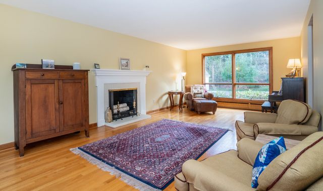 9 Gretel Lane, Simsbury, CT 06070