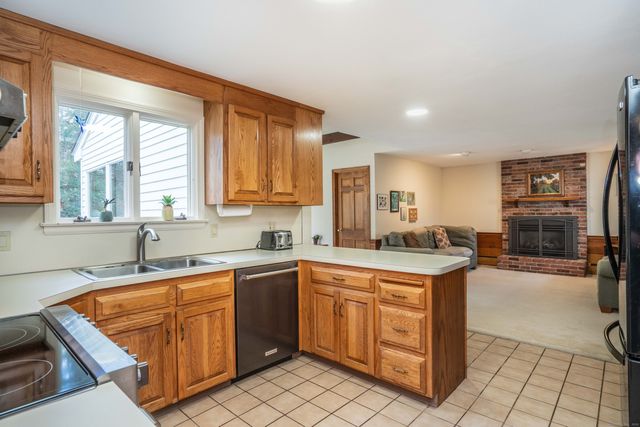 9 Gretel Lane, Simsbury, CT 06070