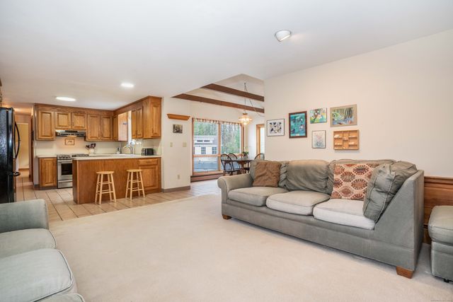 9 Gretel Lane, Simsbury, CT 06070