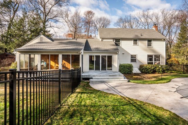 9 Gretel Lane, Simsbury, CT 06070