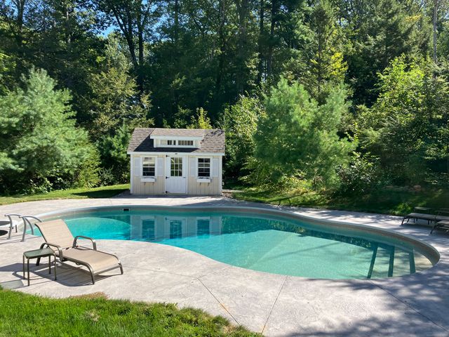 9 Gretel Lane, Simsbury, CT 06070