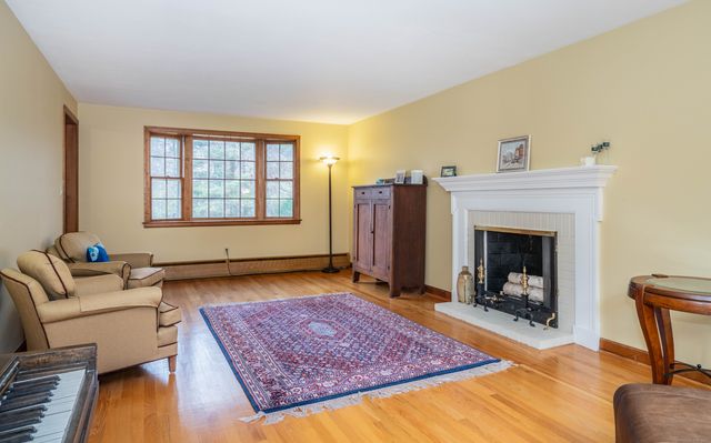 9 Gretel Lane, Simsbury, CT 06070