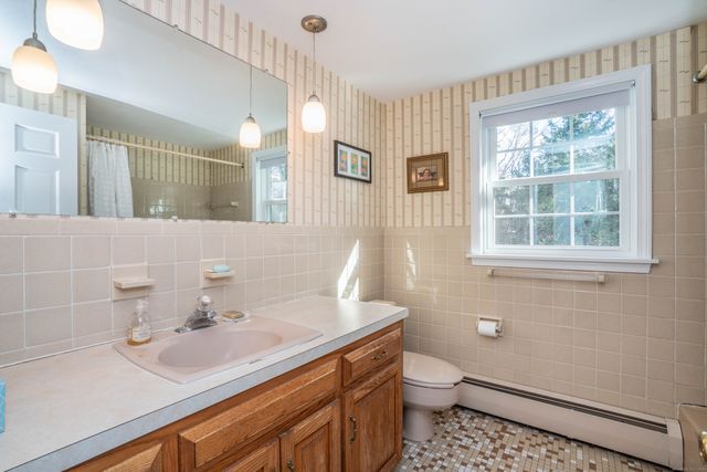 9 Gretel Lane, Simsbury, CT 06070