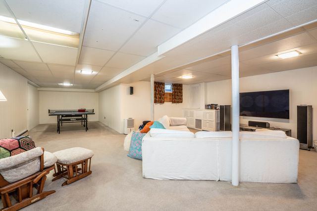 9 Gretel Lane, Simsbury, CT 06070