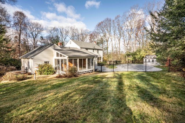 9 Gretel Lane, Simsbury, CT 06070