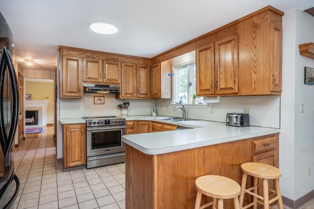 9 Gretel Lane, Simsbury, CT 06070