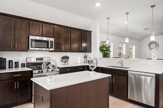 9827 Kingston Liberty Lane, Baytown, TX 77521