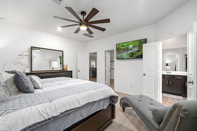 9827 Kingston Liberty Lane, Baytown, TX 77521