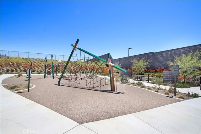 15940 Caterpillar Drive, Fontana, CA 92336