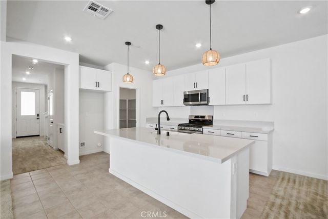 15940 Caterpillar Drive, Fontana, CA 92336