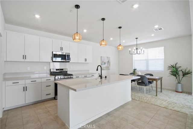 15940 Caterpillar Drive, Fontana, CA 92336
