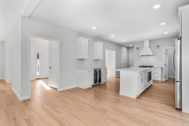 60 Hollister Drive, Avon, CT 06001