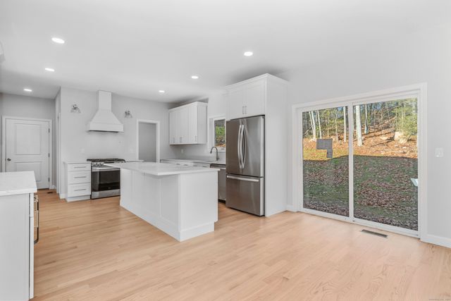 60 Hollister Drive, Avon, CT 06001