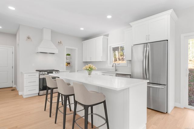 60 Hollister Drive, Avon, CT 06001