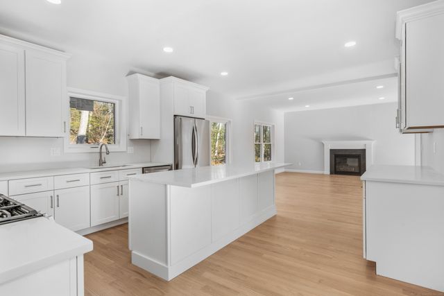 60 Hollister Drive, Avon, CT 06001