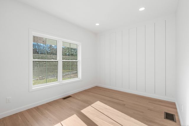 60 Hollister Drive, Avon, CT 06001