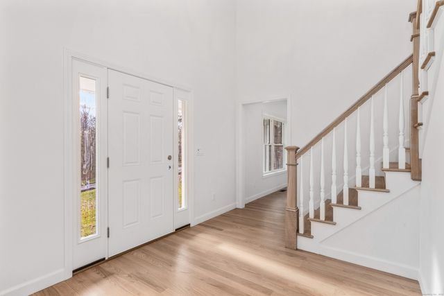 60 Hollister Drive, Avon, CT 06001